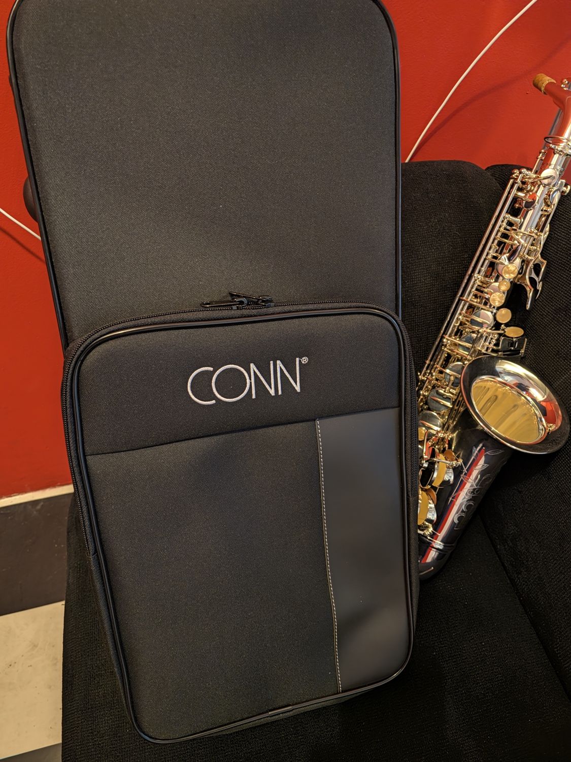 Conn CAS411 Altsaxofon (Silber) – Foto 9